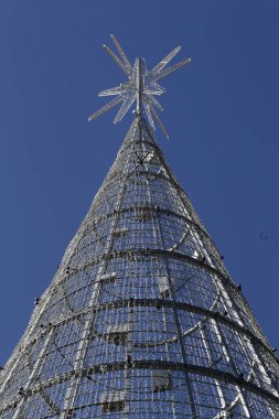 Sokakta Noel ağacı. Sevilla. İspanya.