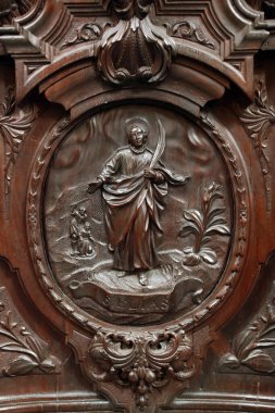 Cordoba Camii Katedrali. Meryem Ana 'nın Gebeliği Katedrali' nin içi. Madalyalı ve yaldızlı koro tezgahları. Aziz Elias. İspanya.