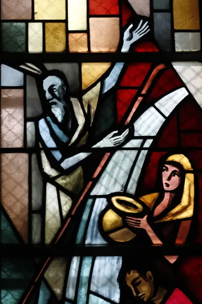 圣伯纳德 门顿教堂缝隙玻璃窗 摩西在卡德什撞上了岩石 — 图库照片