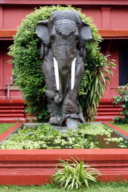 Ulusal Müze. Bir fil heykeli. Phnom Penh. Kamboçya. 