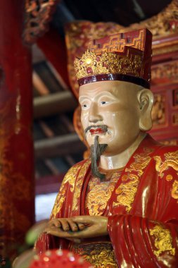 Quoc Tu Giam: Edebiyat Tapınağı. Konfüçyüs Heykeli. Hanoi. Vietnam. 