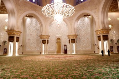 Ana Dua Salonu. Şeyh Zayed Büyük Cami. Minbar ve Mihrab. Abu Dabi. Birleşik Arap Emirlikleri.