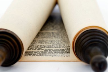 Küçük Tevrat parşömenleri. Yahudi kimliğinin ve Yahudiliğin sembolü..