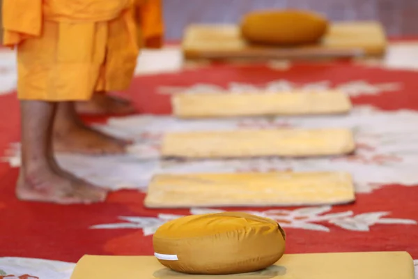 Tempio Buddista Vang Monaci Rituali Religiosi Cerimonia Buddista Cuscini Meditazione — Foto Stock