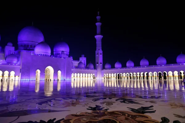 黄昏时分 扎耶德大清真寺 阿布扎比 大不列颠及北爱尔兰联合王国 — 图库照片