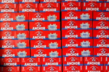 Sunucu Bira 24, Phnom Penh perakendecisinde satılık olabilir. Phnom Penh. Kamboçya. 