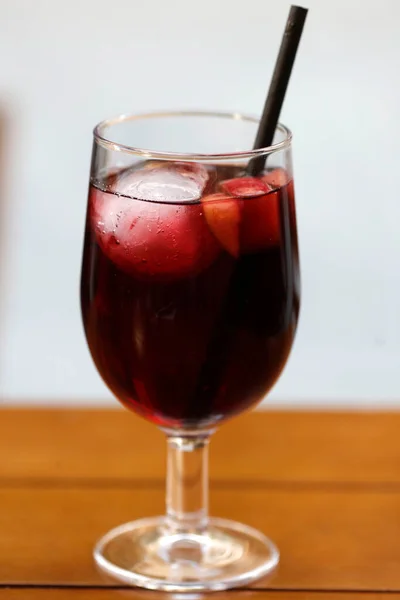 Een Glas Sangria Typisch Spaans Drankje Spanje — Stockfoto