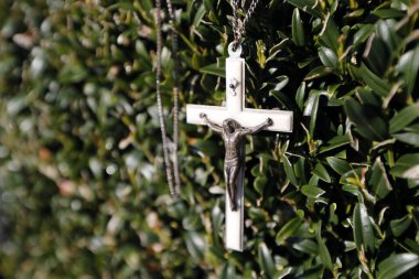 İsa 'nın çarmıha gerildiği kolye. Haç.