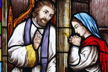 Song Vinh Kilisesi. Lekeli cam. Uzlaşma ayini yenilenmek için bir fırsat olarak görülüyor ve gerektiği kadar sık yapılabilir. Vietnam.