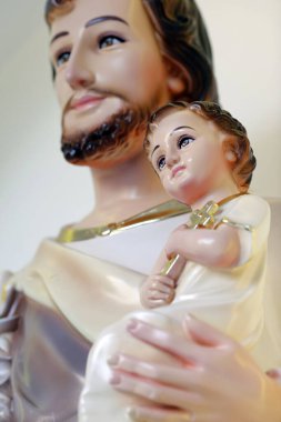 Fatima kilisesi. Küçük İsa 'nın kollarında Aziz Joseph. Ho Chi Minh Şehri. Vietnam.