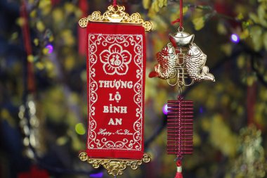 Çin Yeni Yılı. Vietnam Tet kutlaması için süslenmiş sarı ağaç. Fransa. 