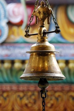 Sri Krishnan Hindu tapınağı. Hindu tapınağı bronz pirinç çan asılı. Singapur. 