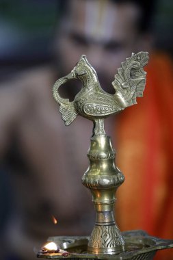 Sri Srinivasa Perumal Hindu tapınağı. Hint geleneksel Samai veya Samayee, genellikle pirinçten yapılmış tipik bir diya (lamba) şeklidir. Singapur. 