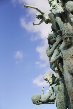 Yahudi Soykırımı Anıtı, Kenneth Treister tarafından Yahudi soykırımında kaybolan tüm Yahudilerin anısına tasarlandı..