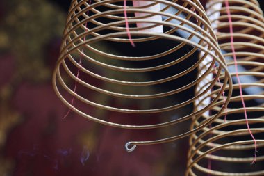 Ong Bon Pagoda (Nhi Phu Tapınağı), Saigon 'daki en eski Çin tapınağıdır. Tütsü sarmalı. Ho Chi Minh Şehri. Vietnam.