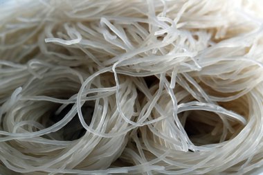 Asya mutfağı. Vietnam çorbası için erişte..