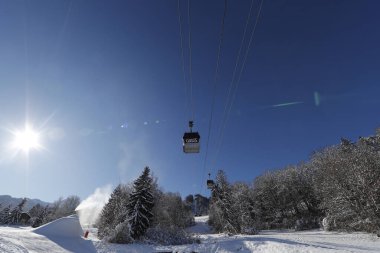 Fransız Alpleri 'nin kışın manzarası. Kablolu araba. Saint-Gervais. Fransa. 