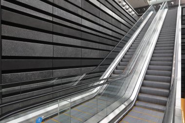  Singapur Ulusal Müzesi 'nde yürüyen merdivenler. Singapur. 