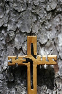 İsa adına tahta haç. 