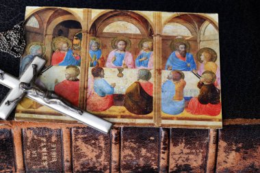 İsa ve Havariler Maundy Thursday 'deki Son Akşam Yemeği' nde. Haç. 