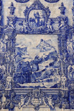 Capela Das Almas 'ın duvarlarında Azulejos ya da Ruhlar Şapeli. Assisi 'li Aziz Francis. Porto. Portekiz. 