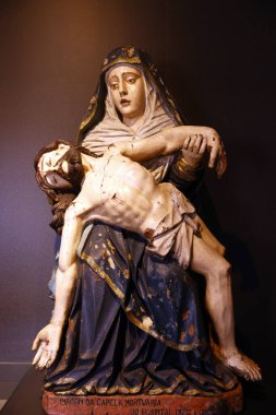 Porto Misericordia Müzesi. Dindarlık. Dom Lopo Hastanesi Morg Kilisesi 'nden heykel. Porto. Portekiz. 