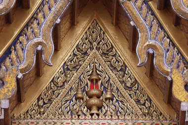 Wat Phra Kaew tapınağı. Çatı müfrezesi. Mimarlık. Bangkok 'ta. Tayland.