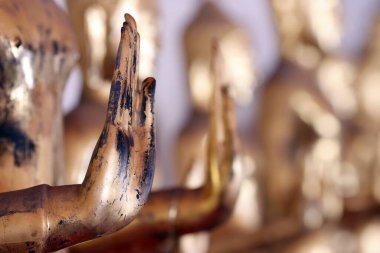 Wat Pho tapınağı. Altın Buda heykeli. Meditasyon. Mudra. Bangkok 'ta. Tayland.