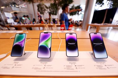 Alışveriş merkezini düşünüyorum. Apple Mağazası. Bangkok 'ta. Tayland. 