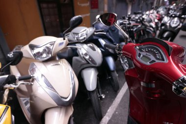 Motosiklet ve scooterlar için park etmek. Ho Chi Minh şehri. Vietnam. 
