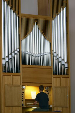 Sacred Heart Kilisesi, Pfammatter tarafından 1n 1959 'da inşa edildi. Organ. Sion. İsviçre. 