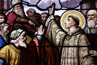 Aziz Augustin Kilisesi. Lekeli cam. Aziz Stephen, Kudüs 'teki ilk kilisede papaz yardımcısıydı. Deauville 'de. Fransa.