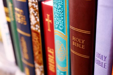 Hıristiyanlık, İslam ve Yahudilik. İncil, Kuran ve Tevrat. Dinler arası veya dinler arası semboller. İnanç ve maneviyat kavramı.