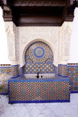 Büyük Paris Camii. İslami mozaik dekorasyonu. Mimarlık. Fransa.