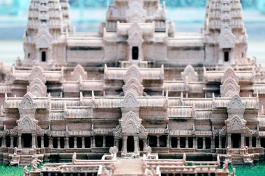 Ünlü Angkor Wat tapınağının modeli.