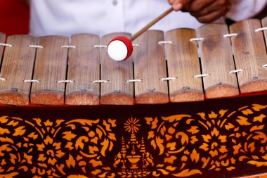  Kamboçya tapınağındaki Gamelan enstrümanları. Hazırda bekle. Phnom Penh. Kamboçya. Phnom Penh; Kamboçya. 