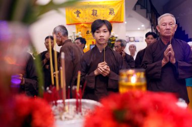  Budist bir ailede cenaze töreni. Merhum için dualar..