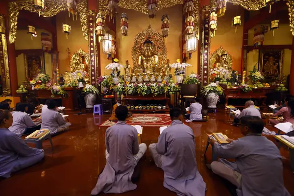 Quang Khanh Pagode Buddhistische Gläubige Beten Den Buddha — Stockfoto