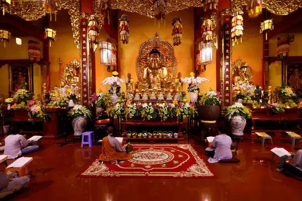 Quang Khanh Pagode Buddhistische Gläubige Beten Den Buddha — Stockfoto