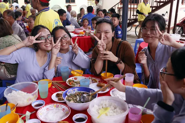 Phuoc Hue 교도소 채식주의 식사를하는 의식에서 베트남 — 스톡 사진