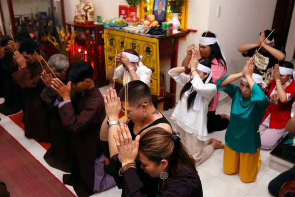 Begrafenisceremonie Een Boeddhistische Familie Gebeden Voor Overledene Tan Chau Vietnam — Stockfoto