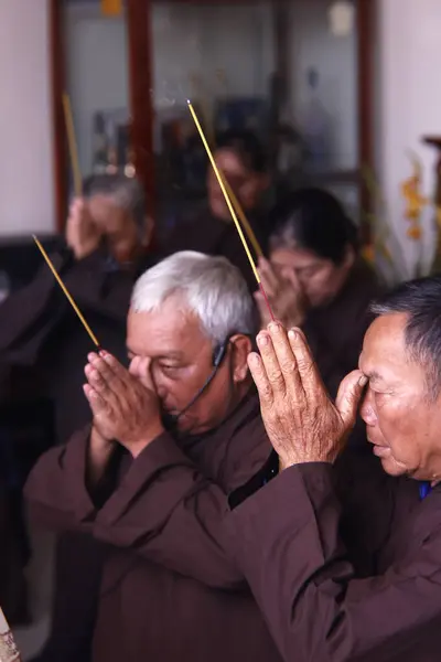 Begrafenisceremonie Een Boeddhistische Familie Gebeden Voor Overledene — Stockfoto