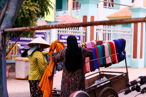 Straatmarkt Woma Verkoopt Islamitische Kleren Vietnam — Stockfoto