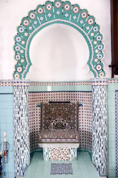 Mübarek camii. Minbarlı dua salonu. Vietnam. 