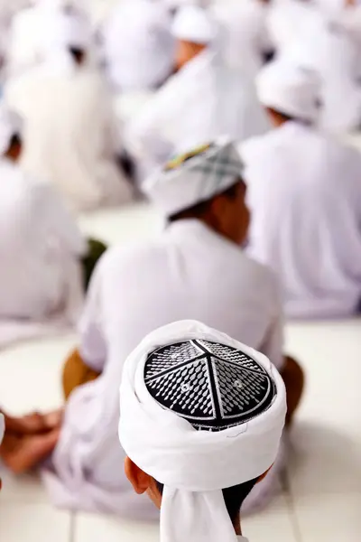 Achteraanzicht Jamiul Azhar Moskee Het Vrijdaggebed Salat Moslimmannen Bidden Moskee — Stockfoto
