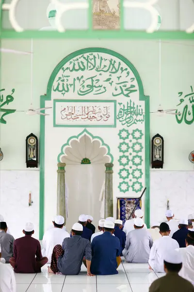 Mosquée Jamiul Azhar Prière Vendredi Salat Hommes Musulmans Priant Dans — Photo
