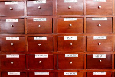 Geleneksel Vietnam phramatisi. İlaç için tahta çekmeceler.