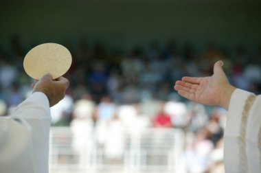 Katolik ayini. Ayin kutlaması. İsa 'nın bedeni.