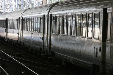 Paris bölgesinde banliyö treni. Fransa.