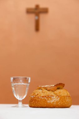 Perhiz sezonu. Ekmek ve su. Fransa.